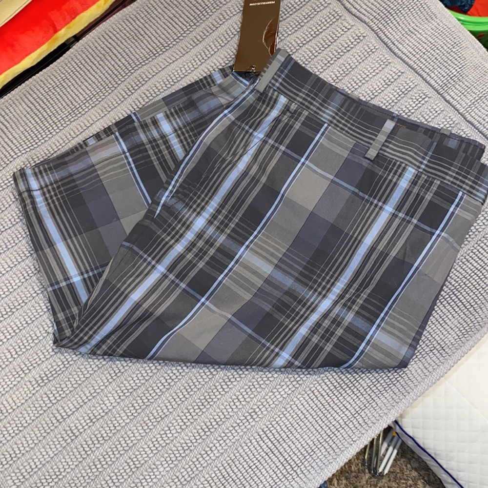 Men’s NWT Perry Ellis black plaid shorts dressy,  sz 40